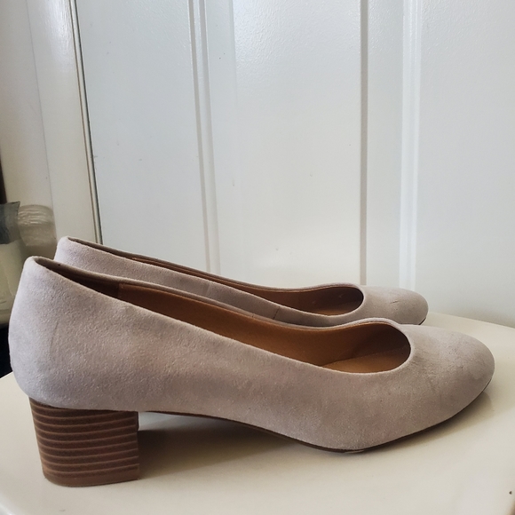 Like new LOFT Suede Shoes size 9 - Picture 5 of 13